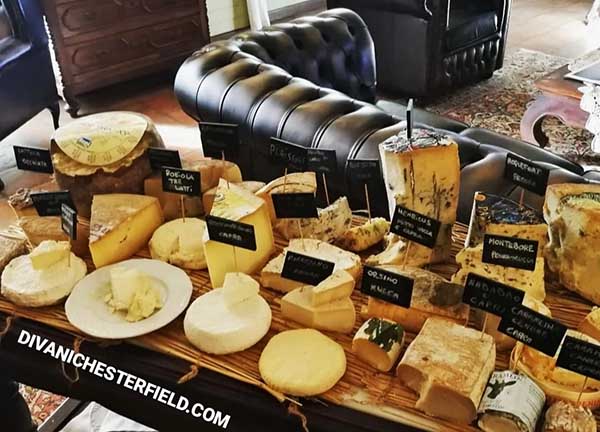 Vari arredi Chesterfield per RISTORANTE 'Trattoria Della Posta' - Monforte d'Alba