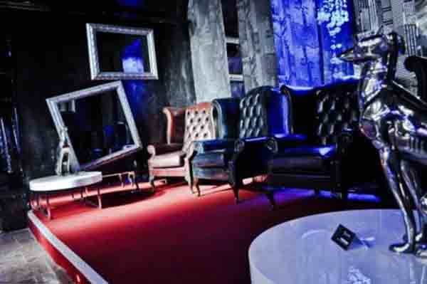 Arredo discoteca 'The Manhattan' - Testaccio, Roma