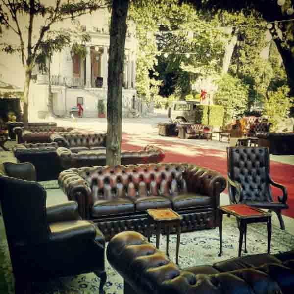 Grande evento Standard&Poor's con divani poltrone chesterfield e complementi d'arredo per evento presso la Casina Valadier - Villa Borghese